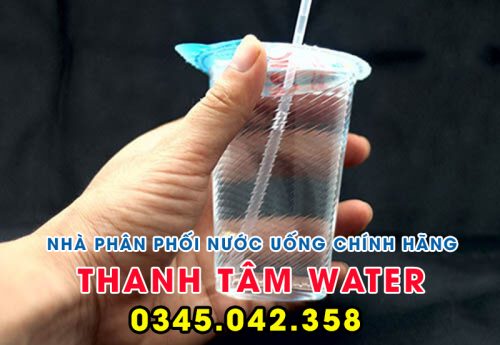 Nước suối đóng ly